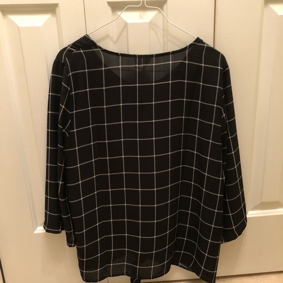 Black and white blouse, size medium. - Picture 3 of 3